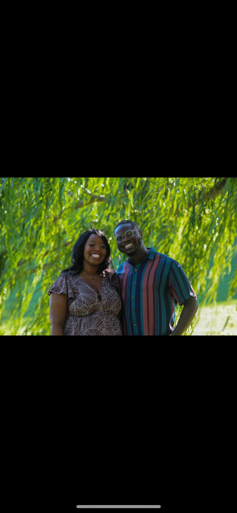 Charlotte and Dami by the willow tree